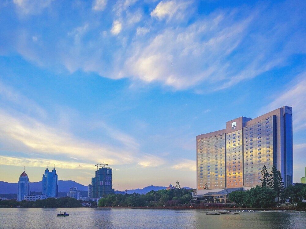 Фучжоу: Fuzhou Lakeside Hotel