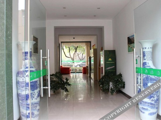Уху: Qq Hotel
