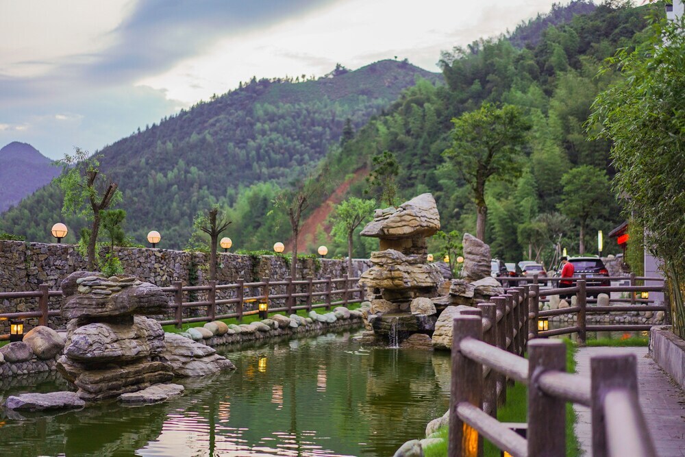 Хуаншань: Caresses Feather Mountain Villa