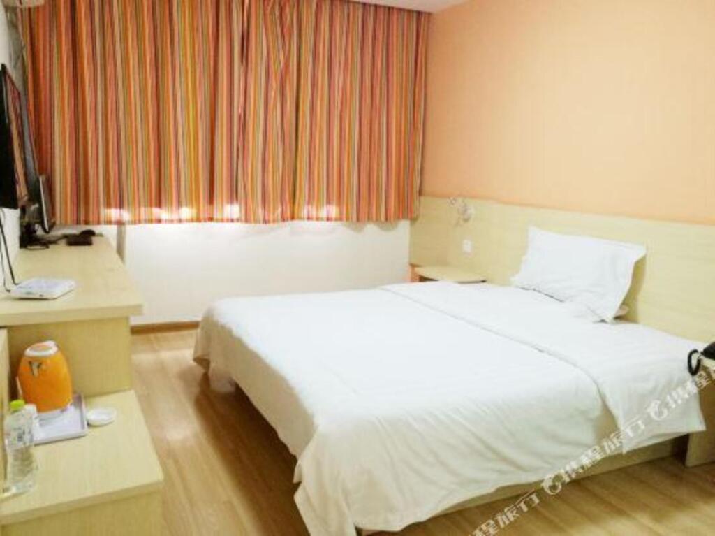 Линьи: Huacheng Hotel