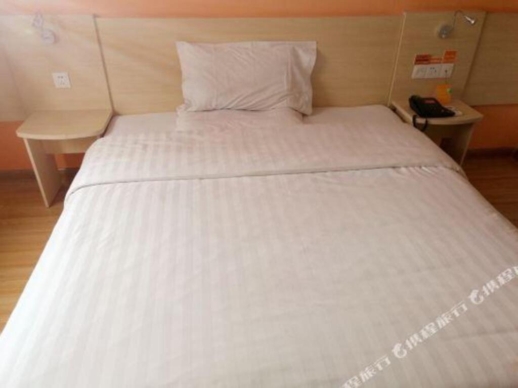 Линьи: Huacheng Hotel