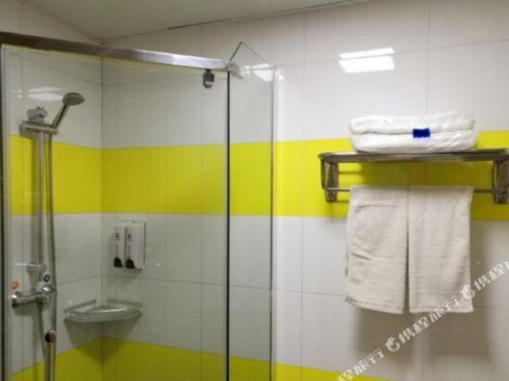 Линьи: Huacheng Hotel