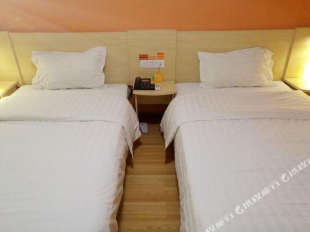 Линьи: Huacheng Hotel