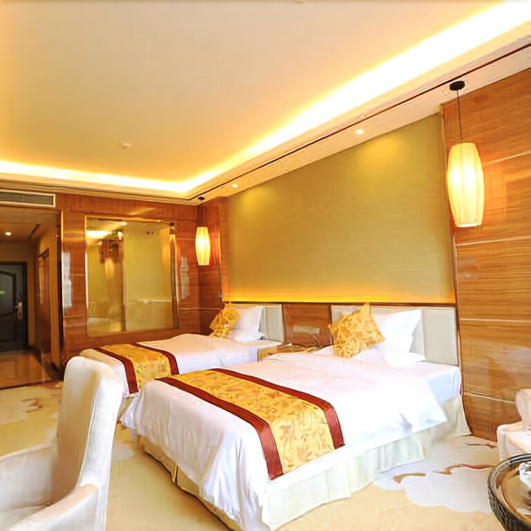 Каили: Century City Hotel