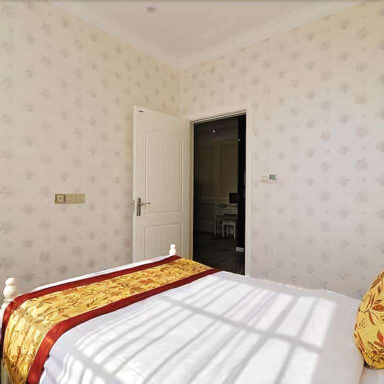 Каили: Century City Hotel