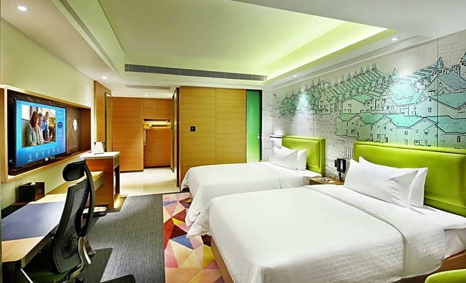 Бэйхай: Hampton By Hilton Beihai High-Speed Train Station