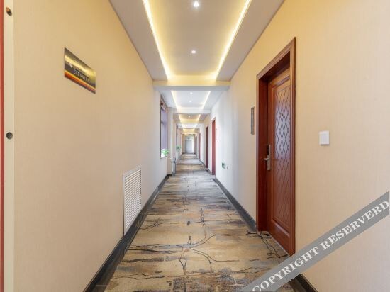 Район Синьчэн: Super 8 Hotel (Kaiyuan Railway Station Station Front)
