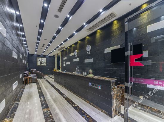 Чунцин: Super 8 by Wyndham Chongqing North Station South Square