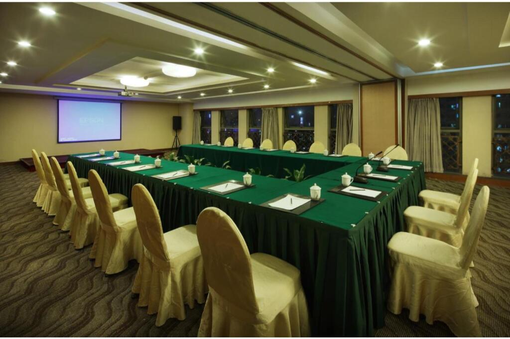 Шэньчжэнь: South China Harbour Plaza Hotel