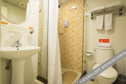Жичжао: Home Inn Rizhao Coach Station North Rizhao Road