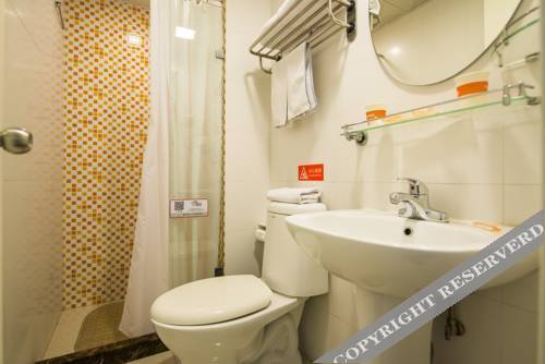Жичжао: Home Inn Rizhao Coach Station North Rizhao Road