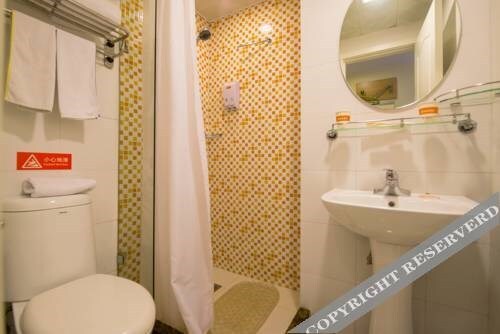 Жичжао: Home Inn Rizhao Coach Station North Rizhao Road