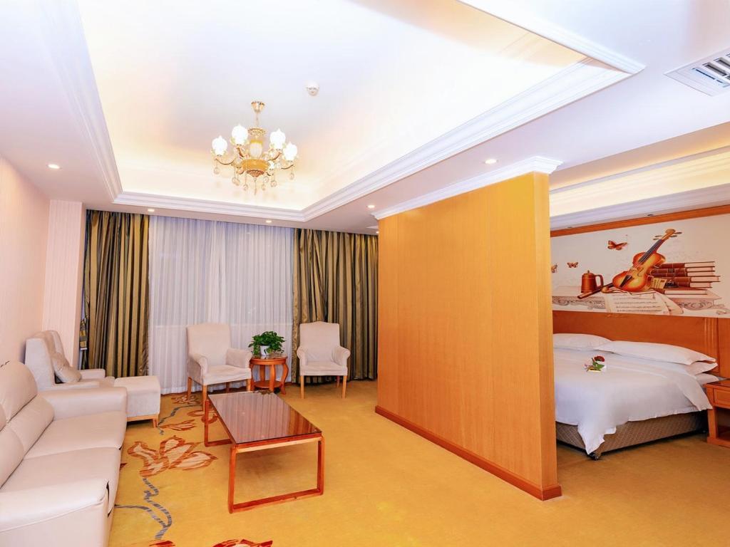Шэньчжэнь: Vienna Hotel Shenzhen Longgang Ainan Road