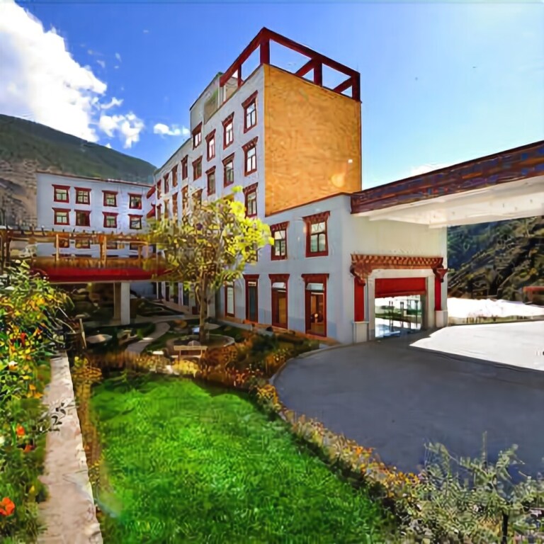 Шангри-Ла: Yading Yizhan Hotel