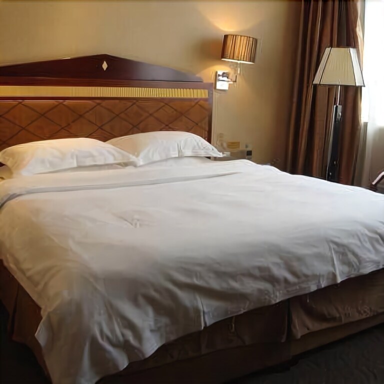 Цзинмэнь: Yufeng International Hotel