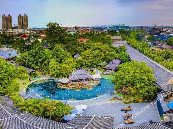 Наньнин: Jiuquwan Hot Spring Holiday Resort