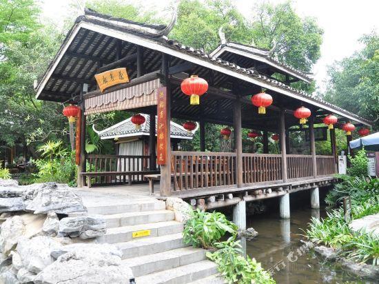 Наньнин: Jiuquwan Hot Spring Holiday Resort