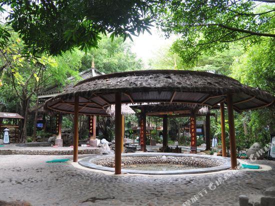Наньнин: Jiuquwan Hot Spring Holiday Resort