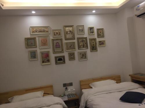 Либо: Emerald Adventures Guesthouse