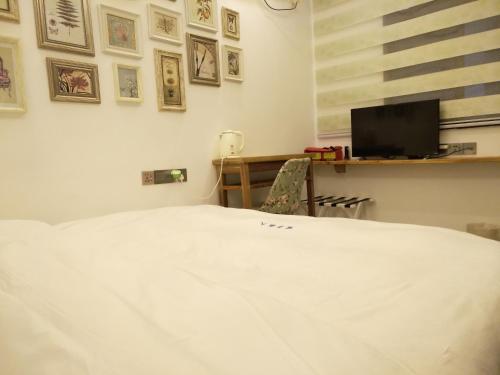 Либо: Emerald Adventures Guesthouse