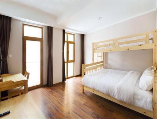 Чжанцзякоу: Zhangjiakou Dolomiti White Birch Hotel