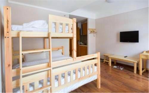 Чжанцзякоу: Zhangjiakou Dolomiti White Birch Hotel