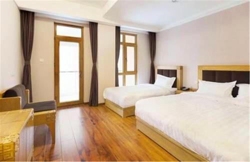 Чжанцзякоу: Zhangjiakou Dolomiti White Birch Hotel