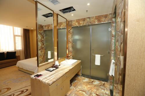 Улан-Хото: Ulanhot Mengjia Grand Hotel