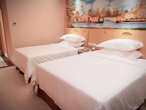 Янгиианг: Vienna Hotel Yueliang Bay