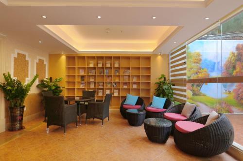 Янгиианг: Vienna Hotel Yueliang Bay