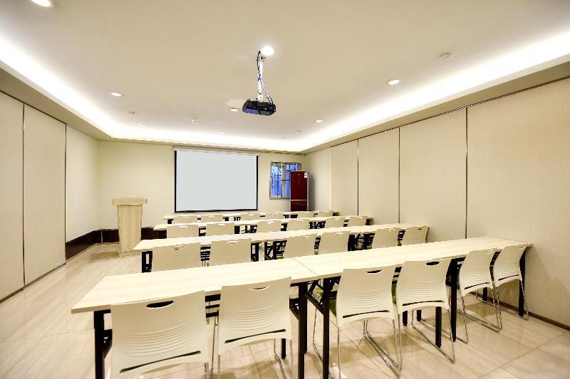 Таншань: Ji Hotel Tangshan Wanda Plaza
