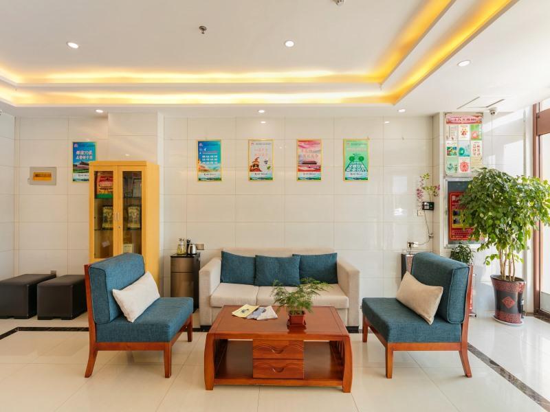 Цзинин: GreenTree Inn Jining Qufu High Speed Railway Station Express Hotel