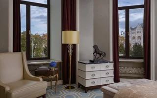 Москва: Отель The St. Regis Moscow Nikolskaya