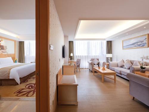 Чжуншань: Vienna Hotel Zhongshan West District
