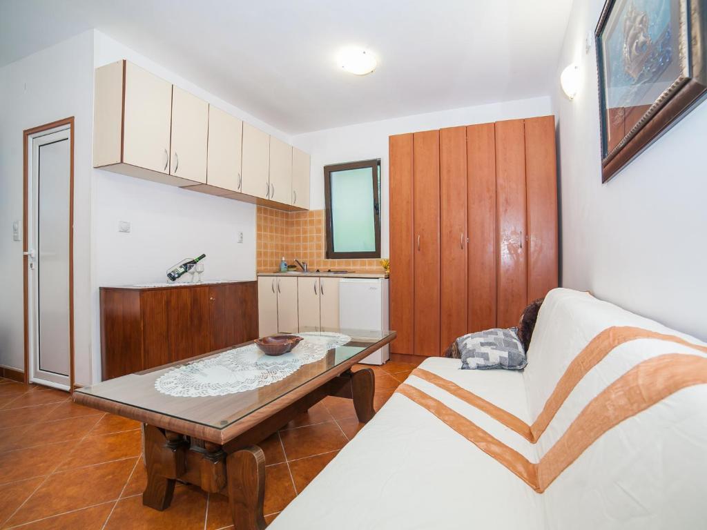 Бечичи: Apartments Savo