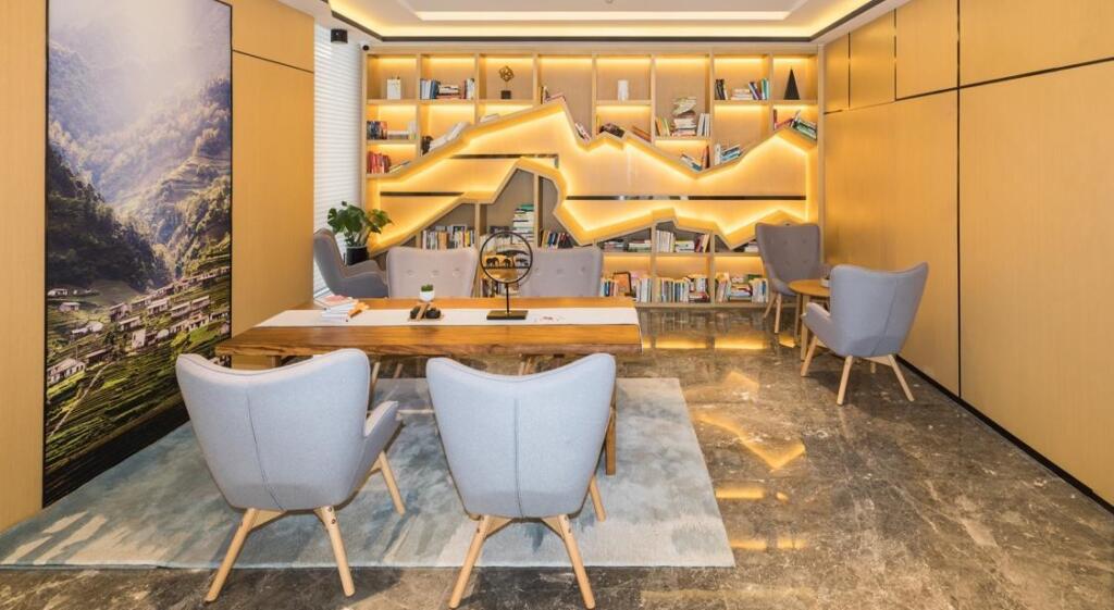 Линьи: Atour Hotel Linyi High Speed Railway Station Yimeng North Road