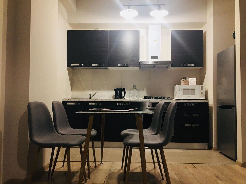 Тбилиси: Sol's M2 White Modern Apartments