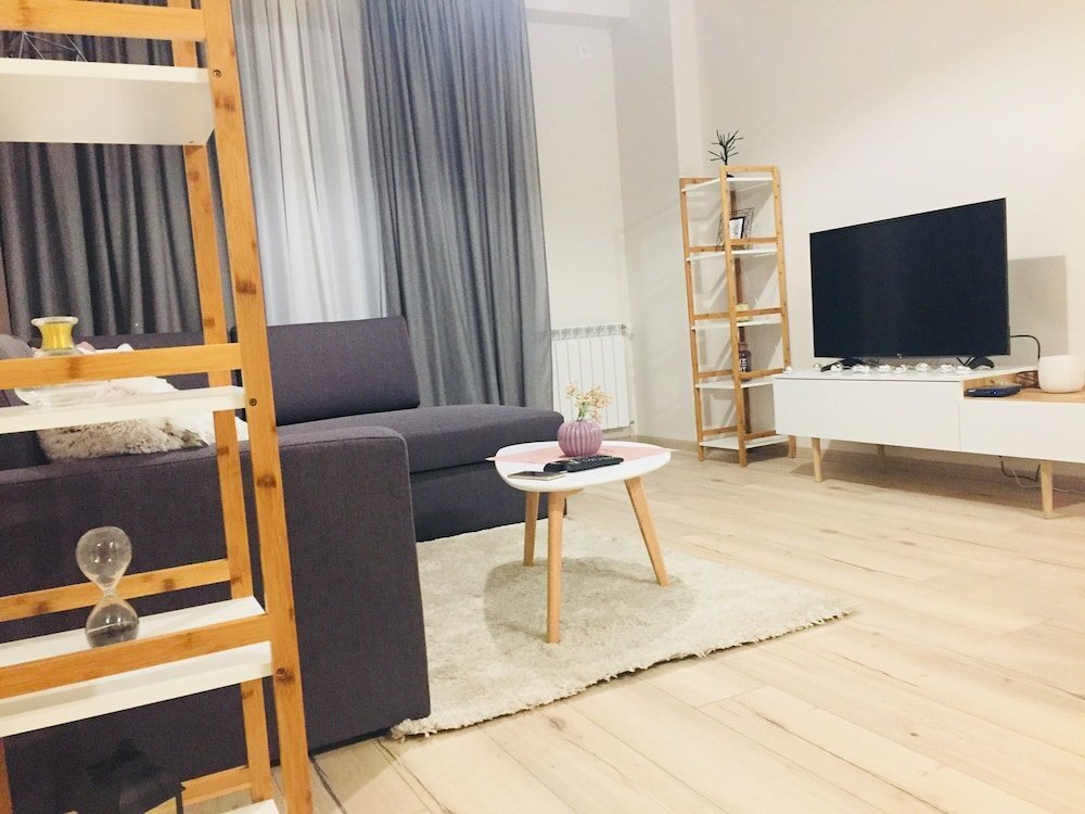 Тбилиси: Sol's M2 White Modern Apartments