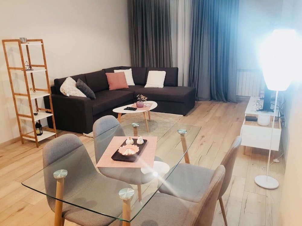 Тбилиси: Sol's M2 White Modern Apartments