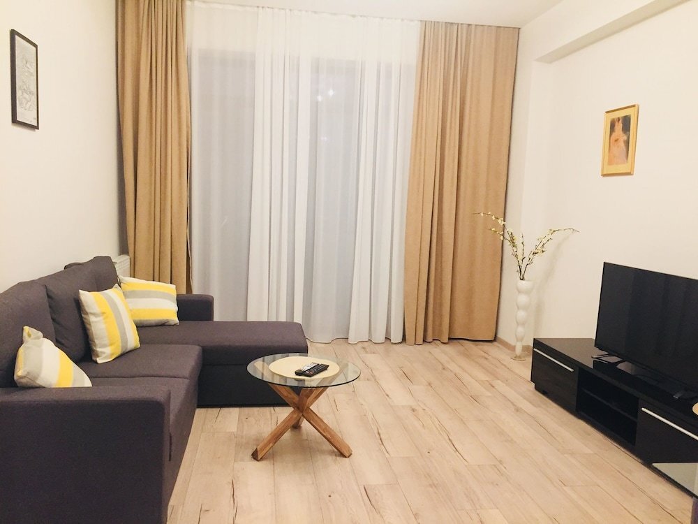 Тбилиси: Sol's M2 White Modern Apartments