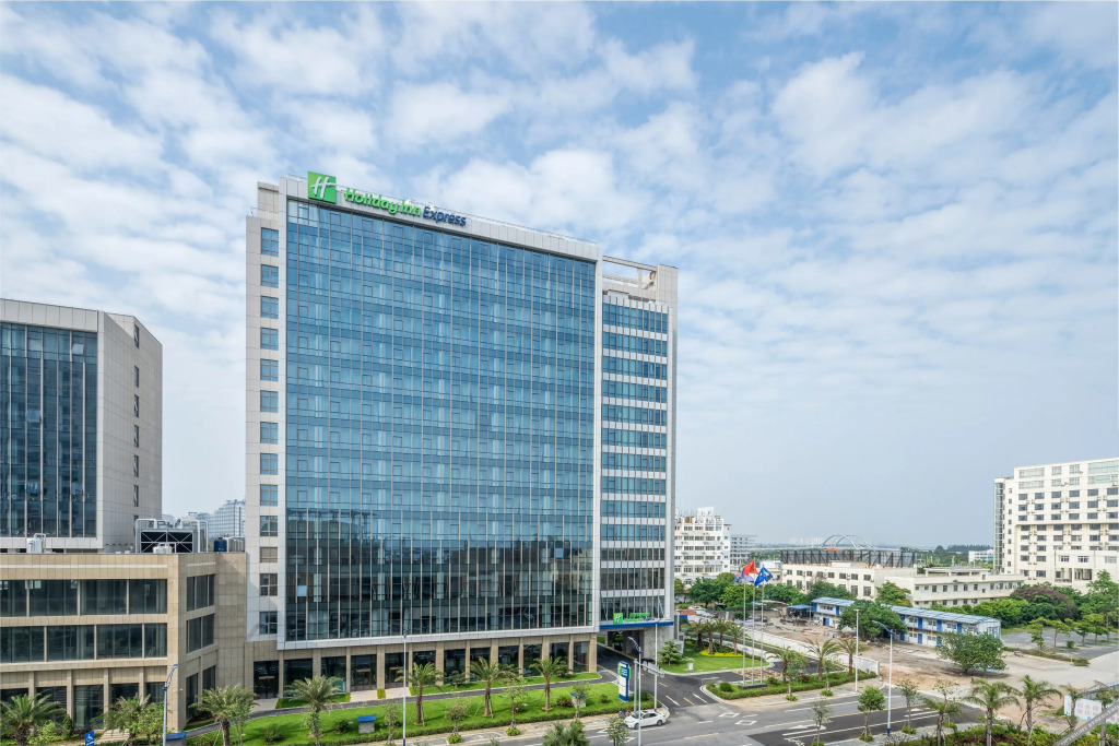 Бэйхай: Holiday Inn Express Beihai Silver Beach, an IHG Hotel