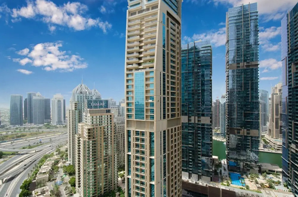 Дубай: Palatial 2BR Apartment with Sleek Finish