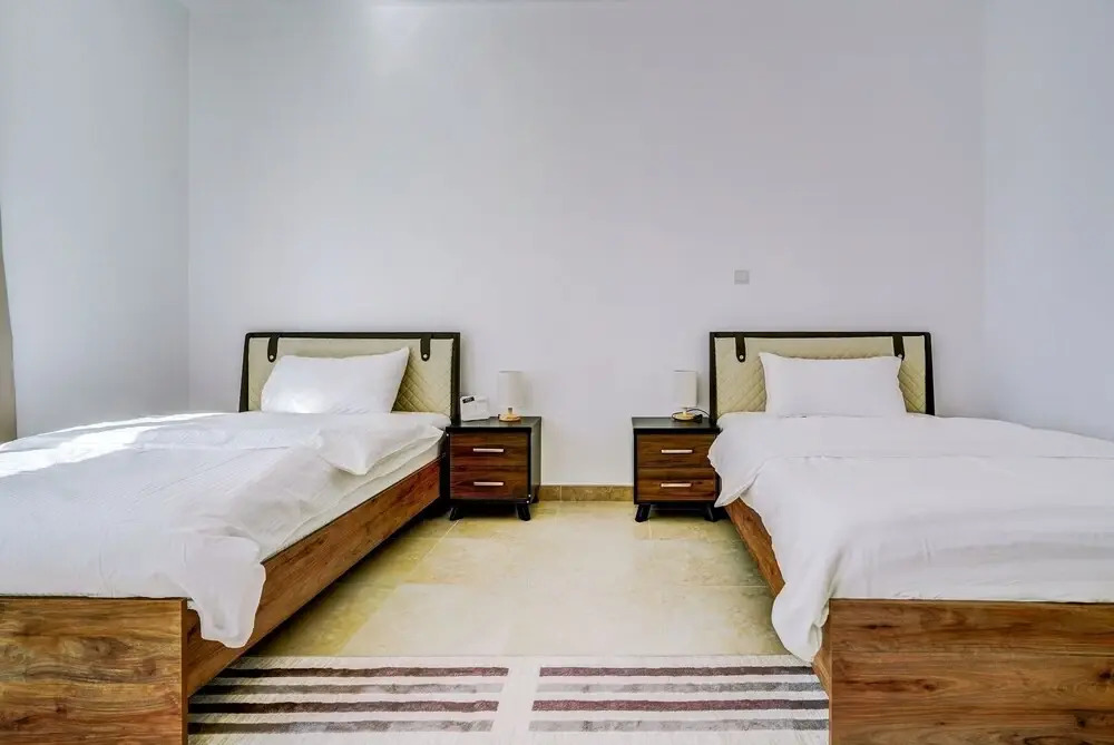 Дубай: Palatial 2BR Apartment with Sleek Finish
