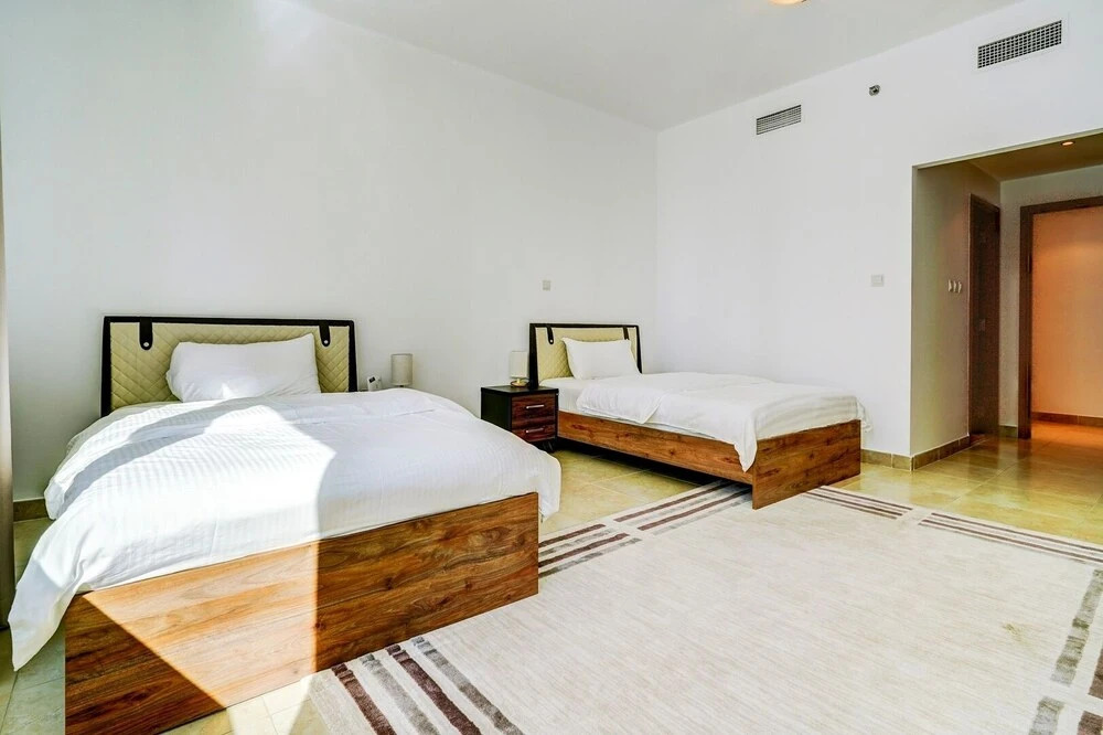 Дубай: Palatial 2BR Apartment with Sleek Finish