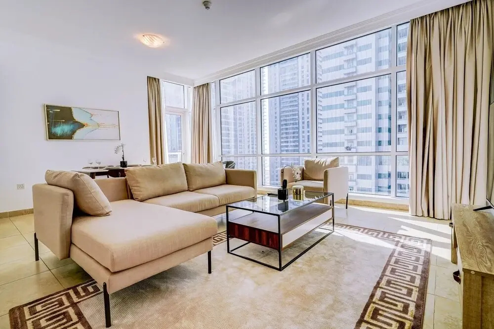 Дубай: Palatial 2BR Apartment with Sleek Finish