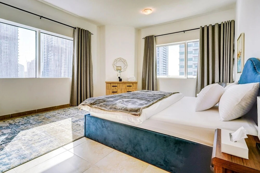 Дубай: Palatial 2BR Apartment with Sleek Finish