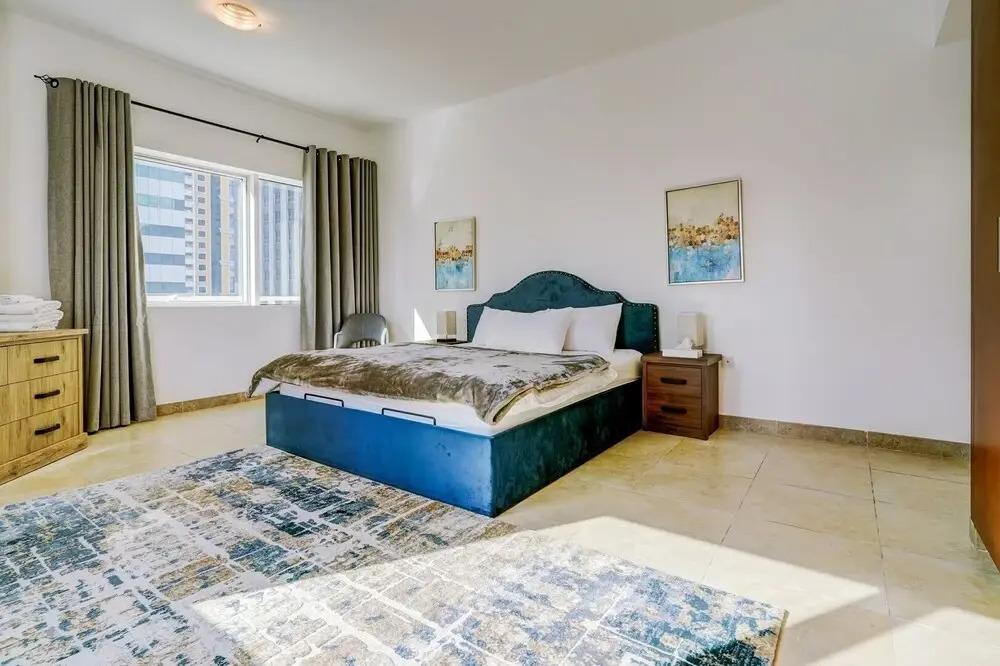 Дубай: Palatial 2BR Apartment with Sleek Finish