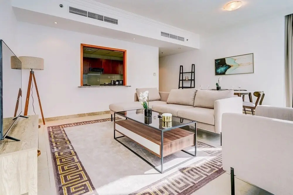 Дубай: Palatial 2BR Apartment with Sleek Finish