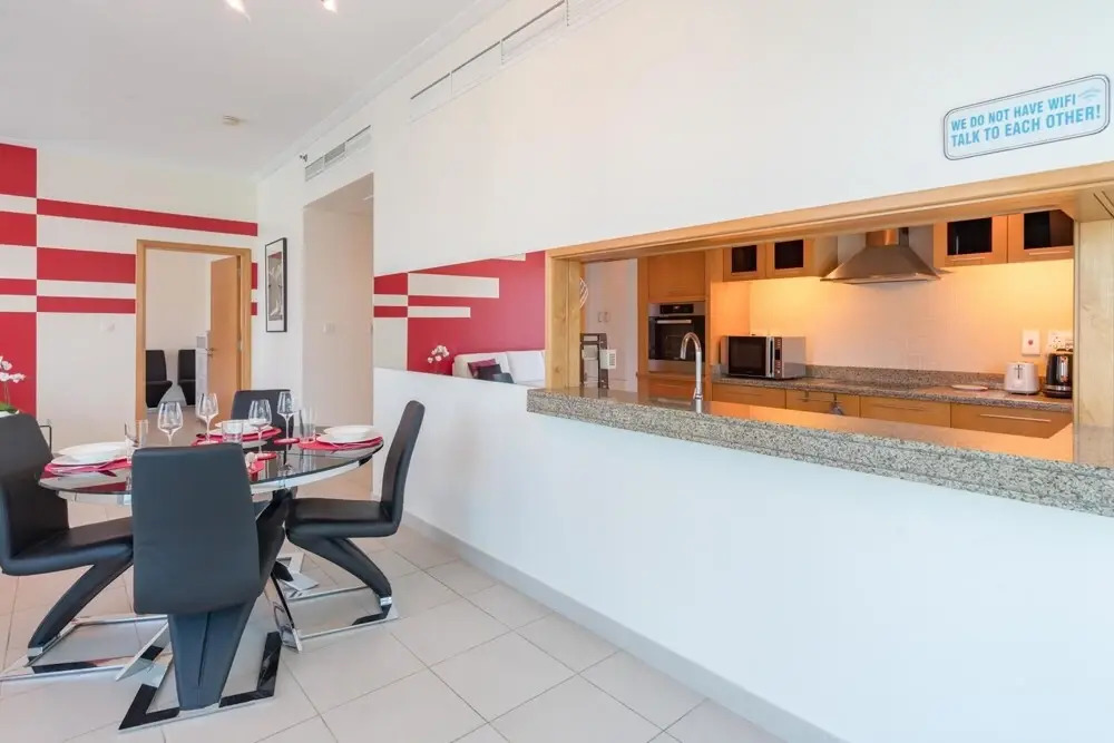 Дубай: Luxe 2BD Magnificent Marina View Beach 5minswalk, Dubai