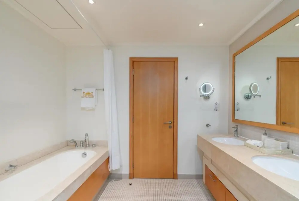Дубай: Luxe 2BD Magnificent Marina View Beach 5minswalk, Dubai